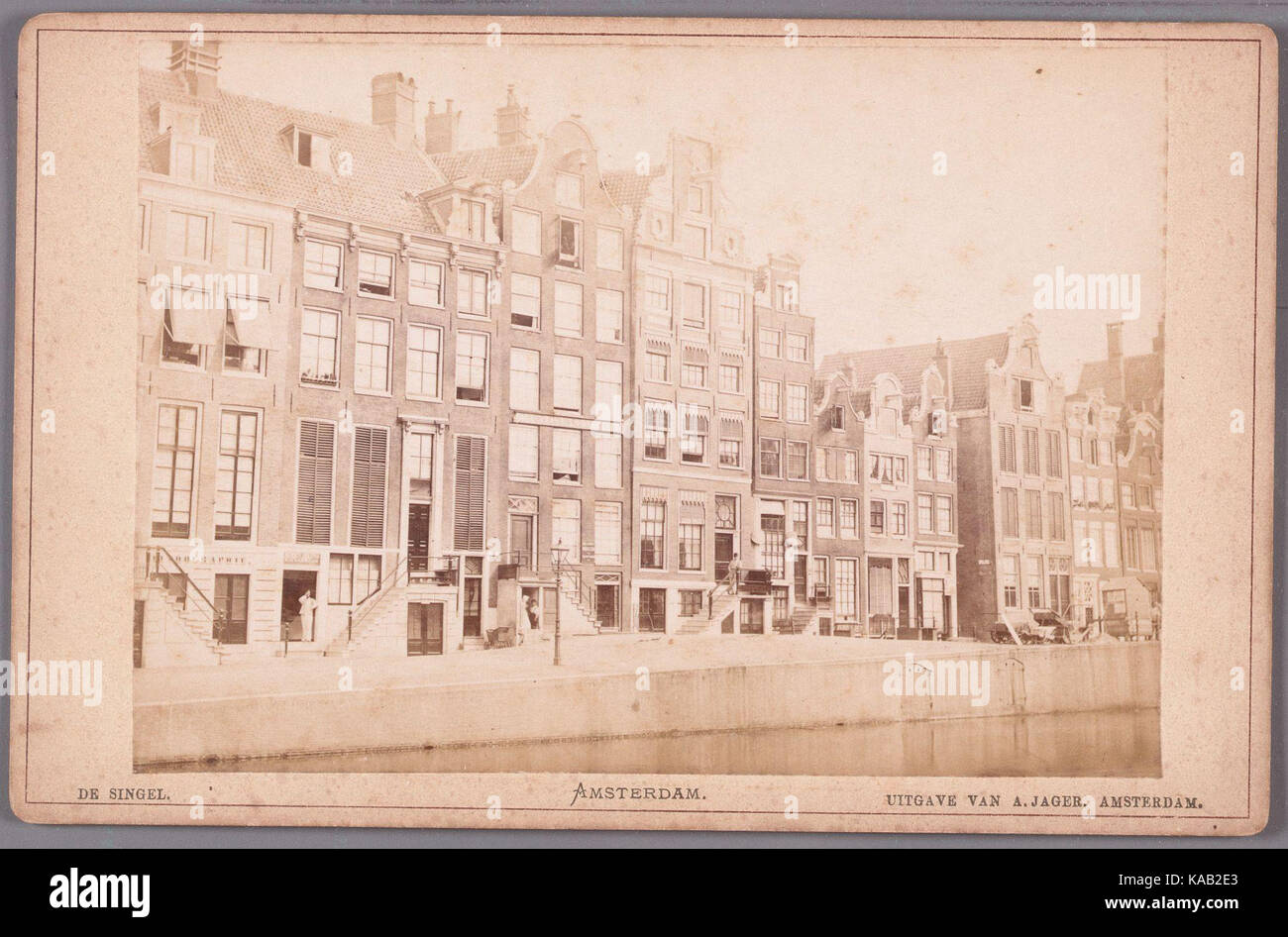 Singel 181 201, met rechts de ingang van de Korte Huiszittensteeg, in