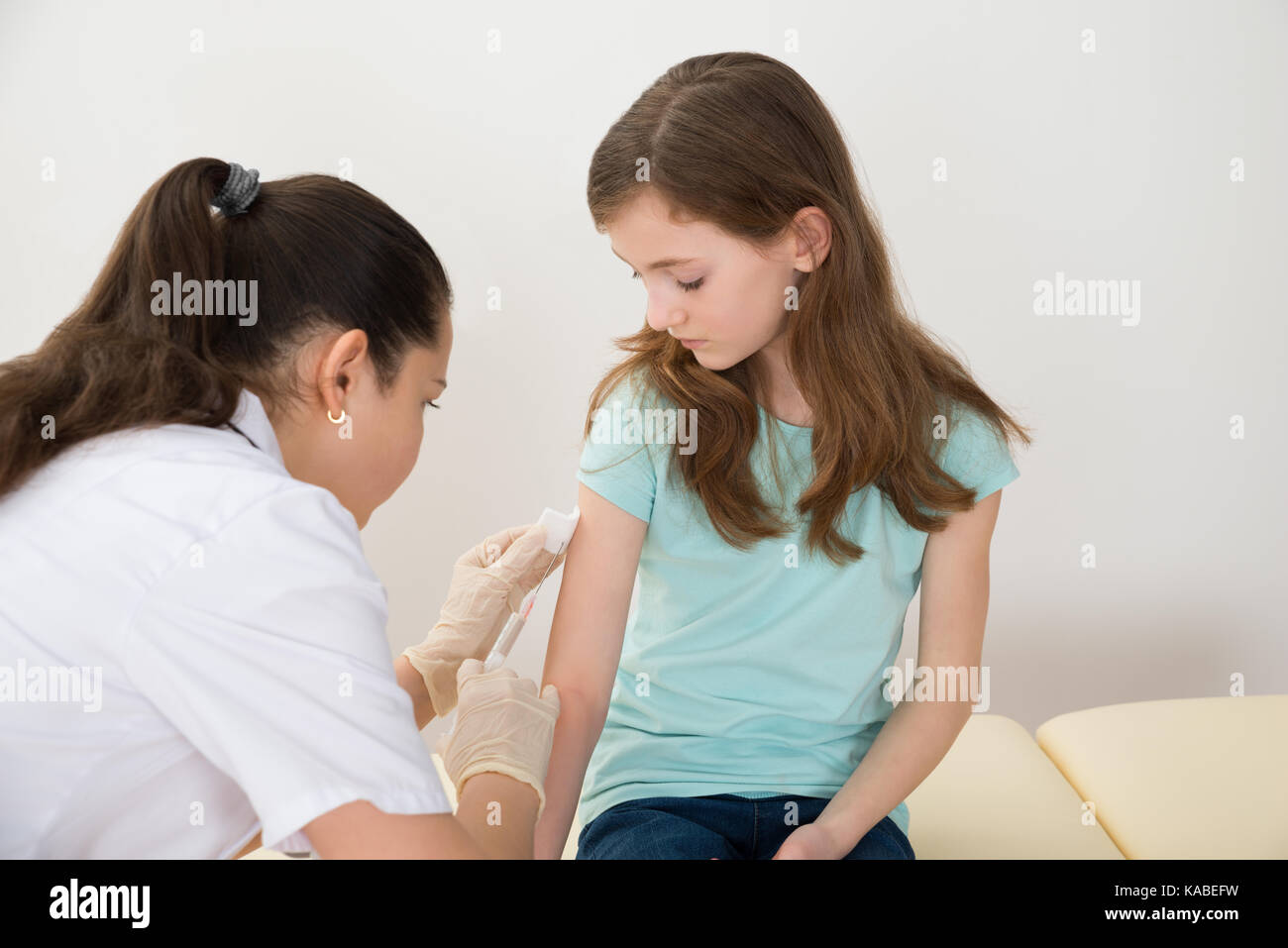 Female doctor injection girl hi-res stock photography and images - Alamy