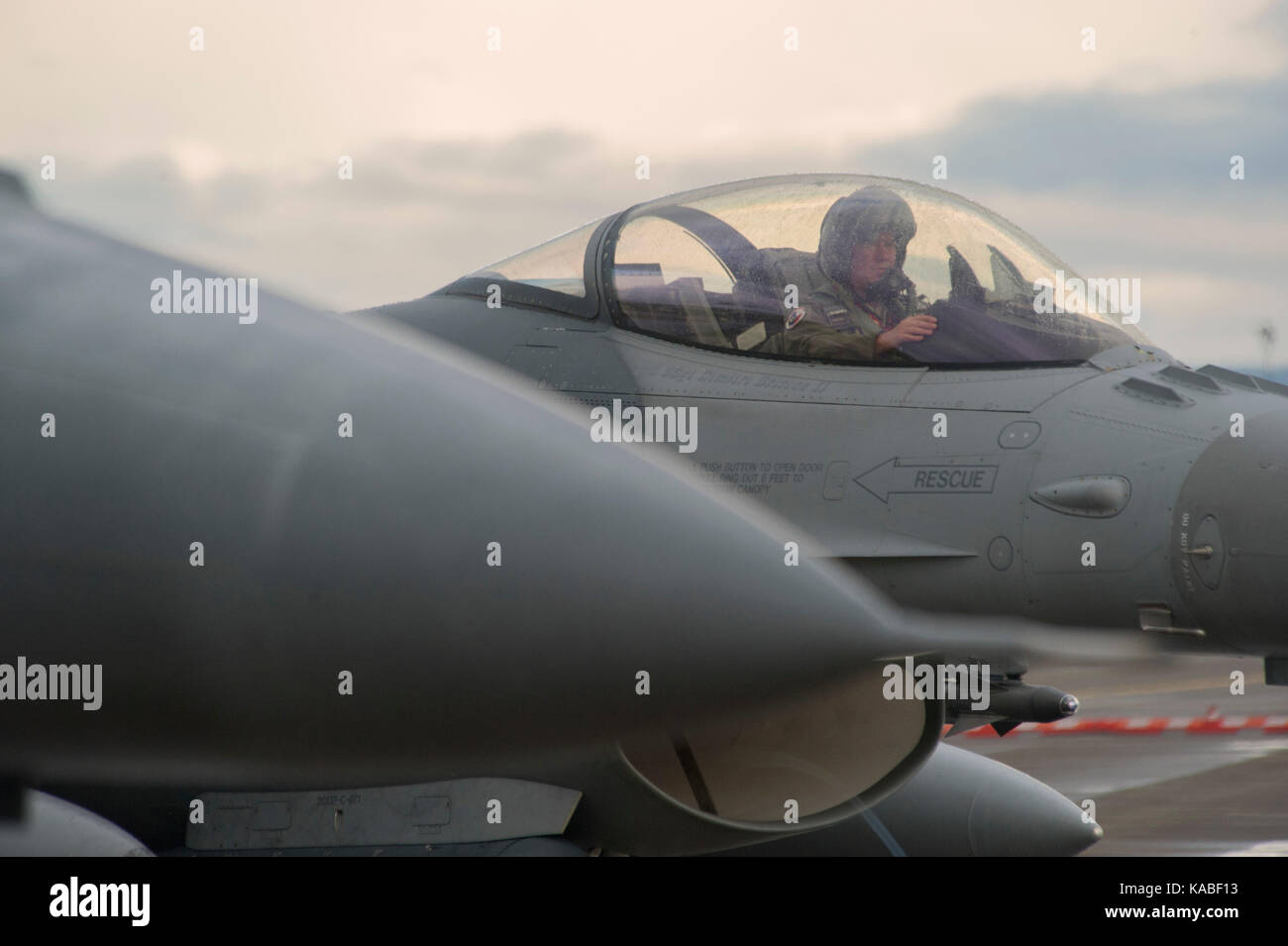 F 15 fighting falcon hi-res stock photography and images - Alamy