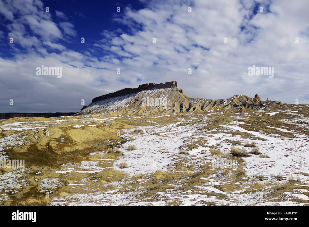 Snow dusted rock formation hi-res stock photography and images - Alamy