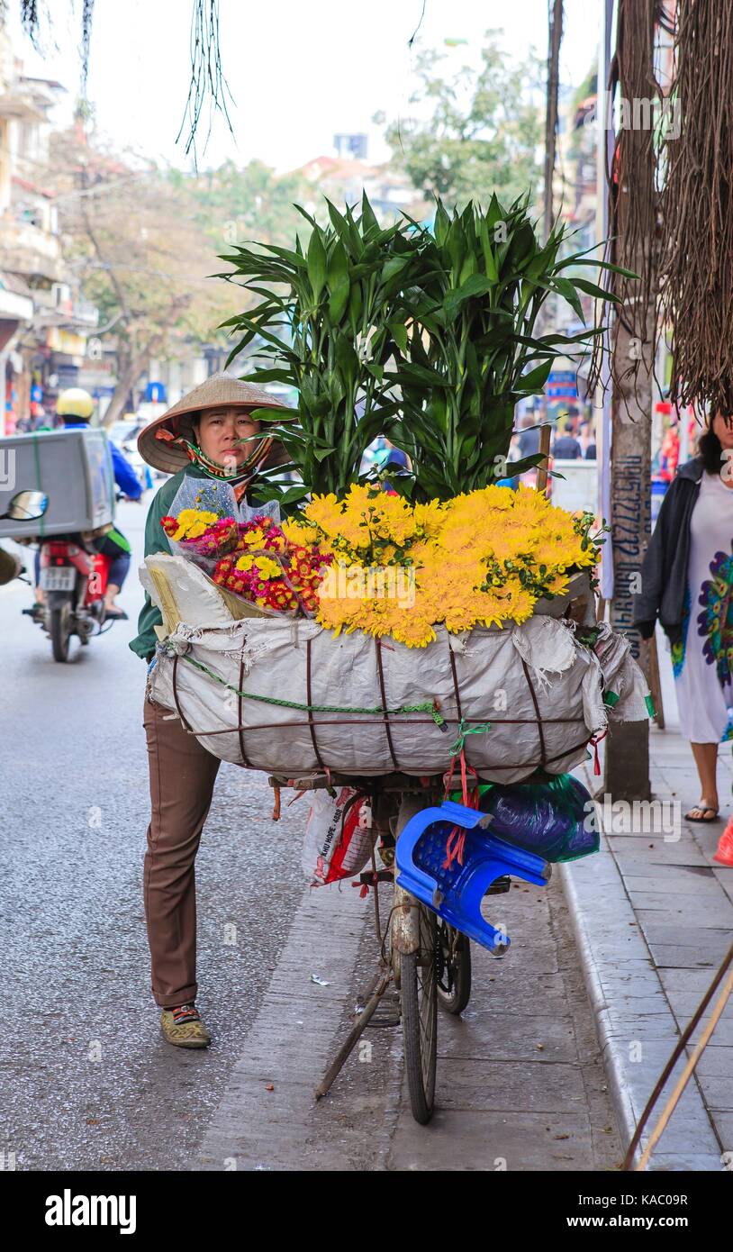 Rural women selling flowers on the streets of Hanoi in the early morning Stock Photo Alamy