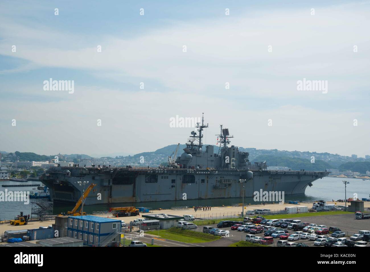 The amphibious assault ship USS Bonhomme Richard (LHD 6) Stock Photo