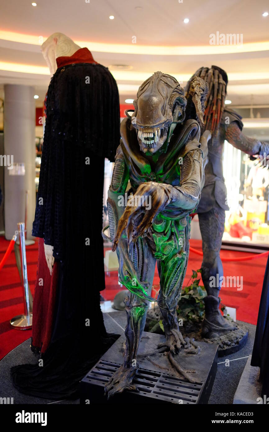 Alien movie creature hi-res stock photography and images - Alamy