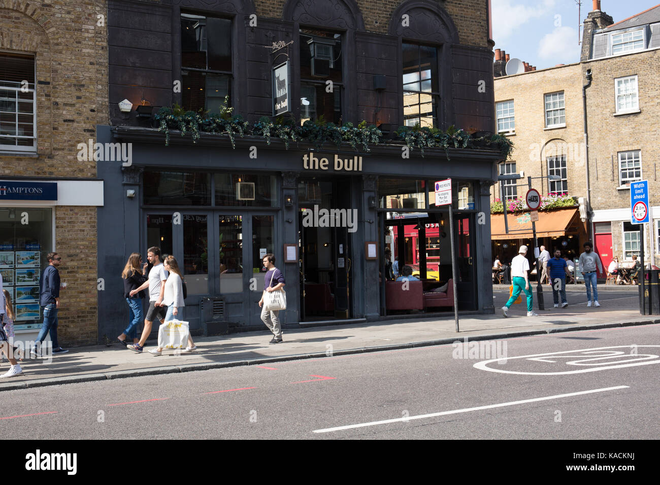 The bull pub islington hi-res stock photography and images - Alamy