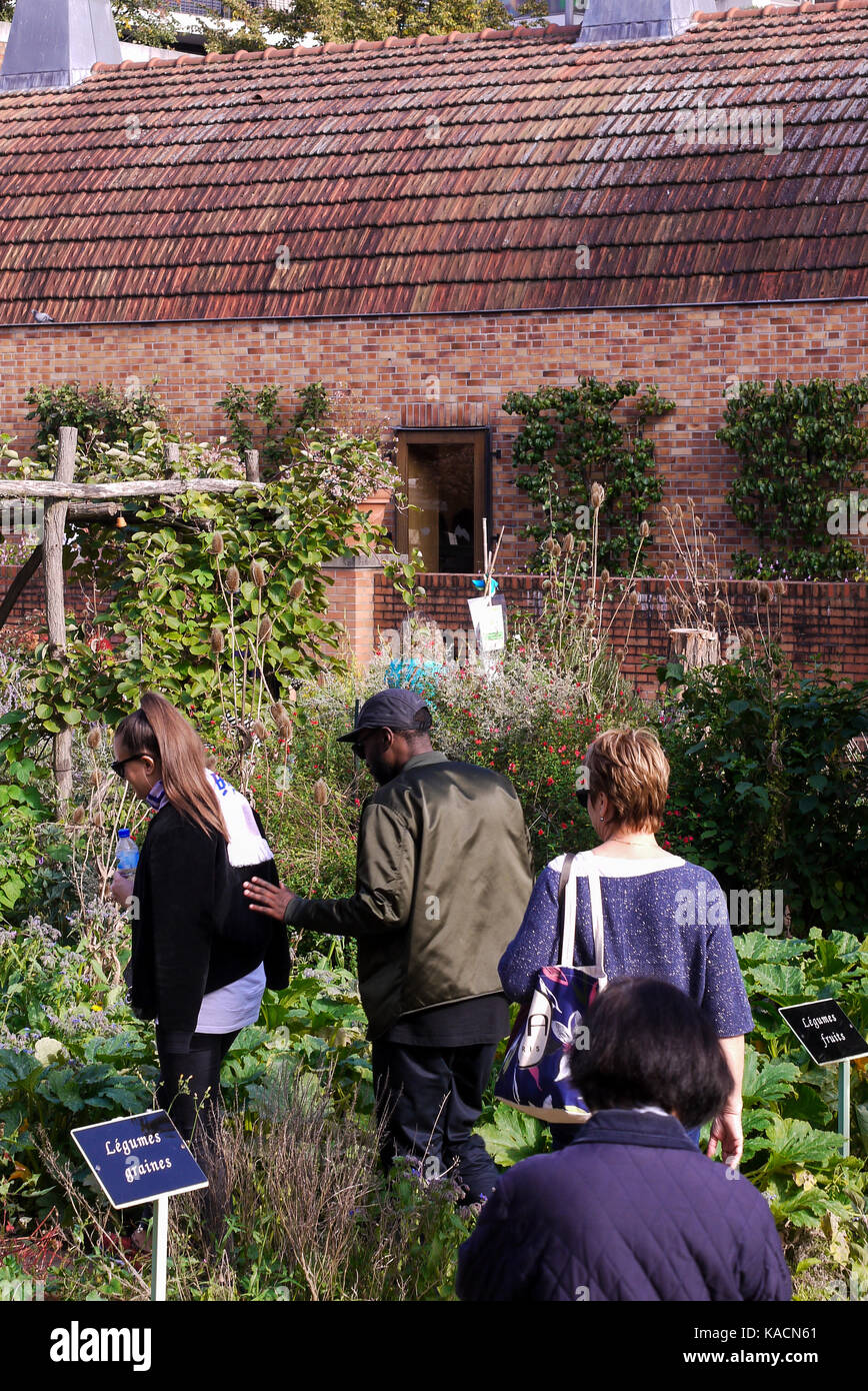 House of Gardening teaches practical experience to amateur gardeners at