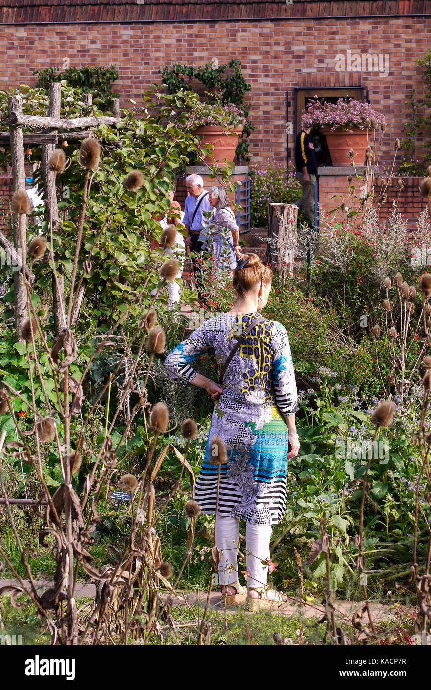 House of Gardening teaches practical experience to amateur gardeners at