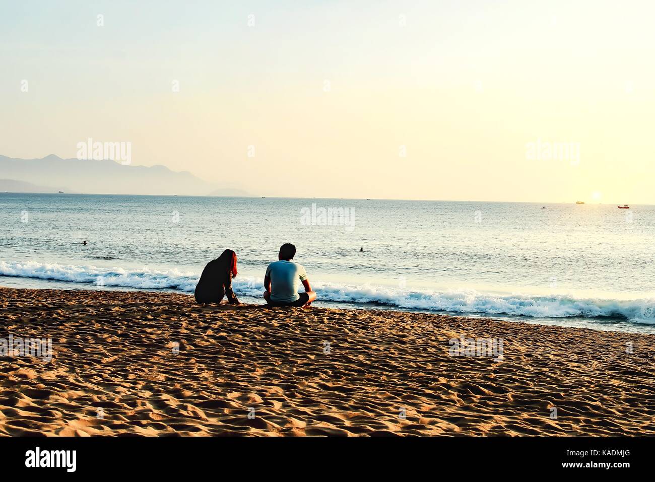 A young couple in love holding hands at sunset at the seaside Stock ...