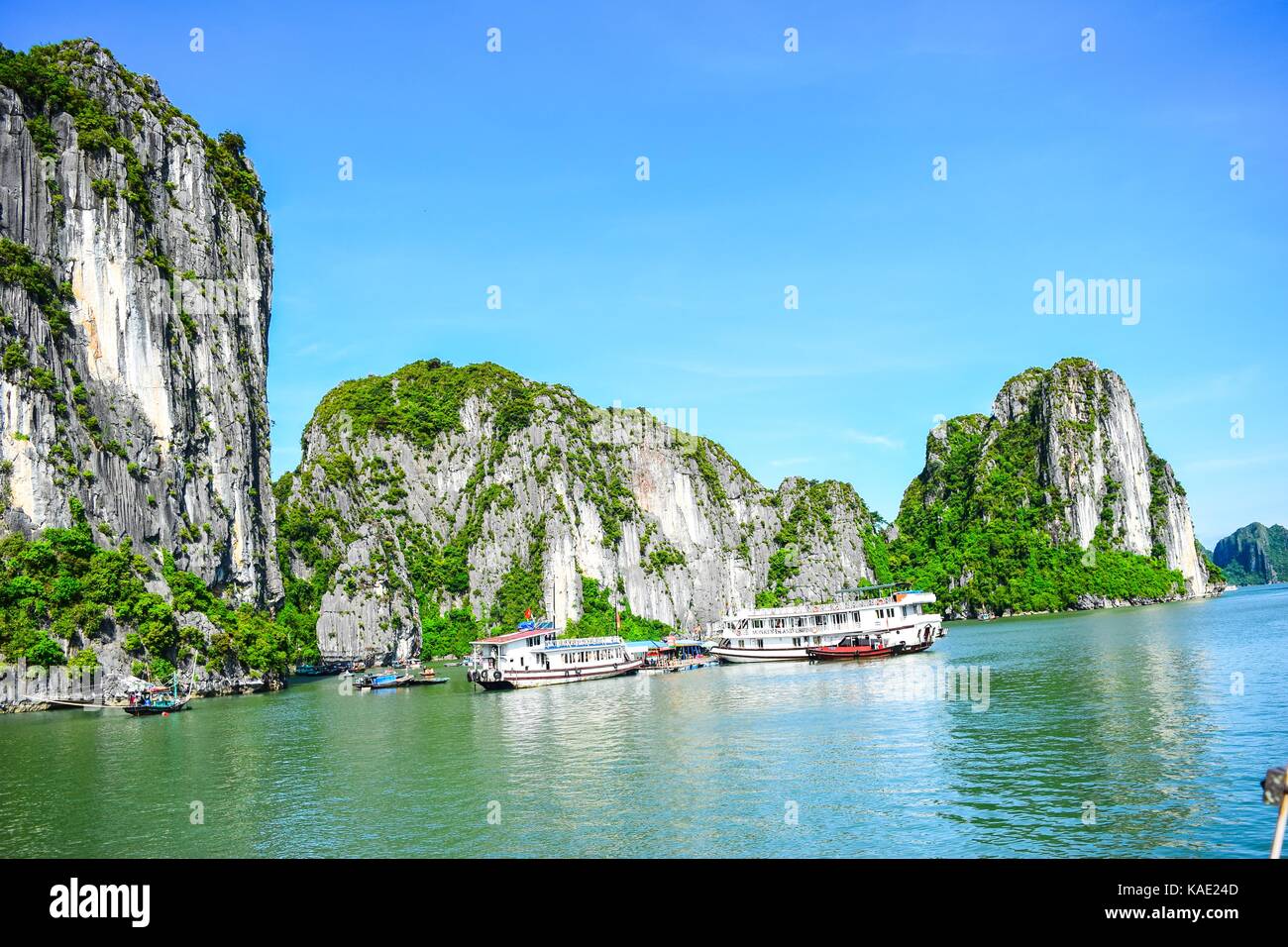 Vietnamese fishing barge hi-res stock photography and images - Alamy