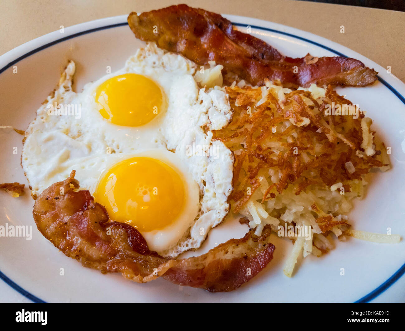 Bacon hash brown egg hi-res stock photography and images - Alamy
