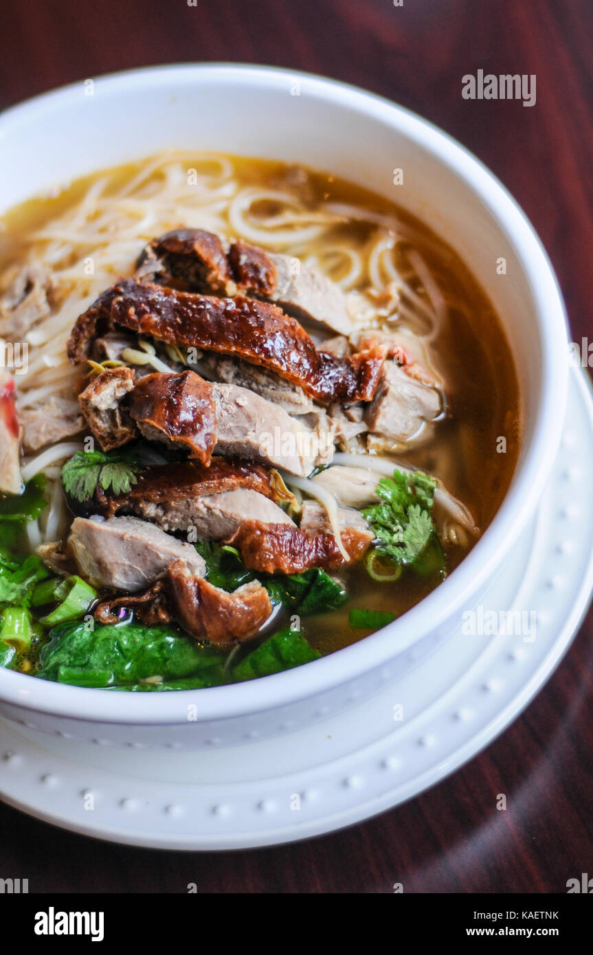 Duck Noodle Soup, Thin rice or egg noodles with bean sprouts, green