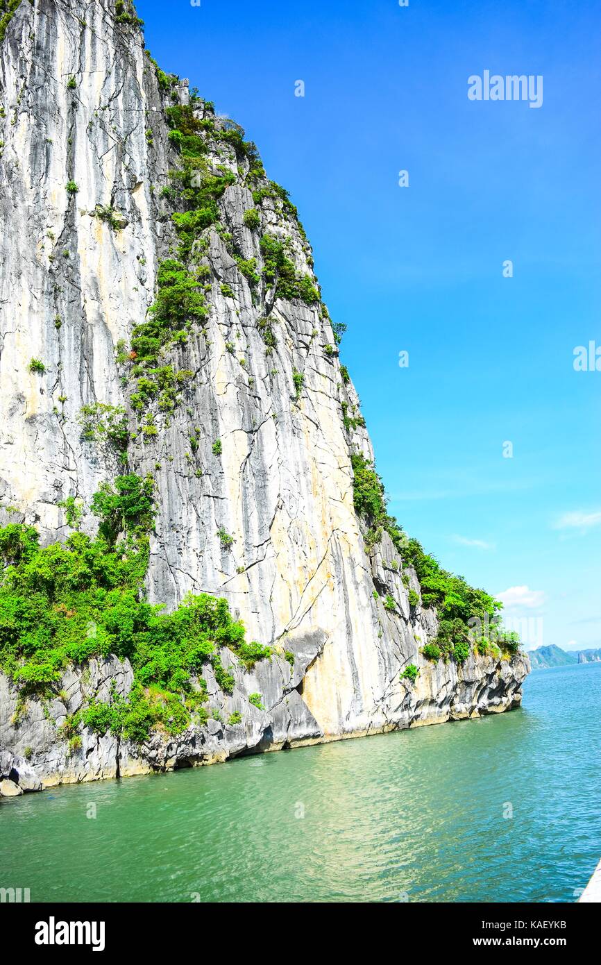 Limestone rocks in Halong Bay, Vietnam Stock Photo - Alamy