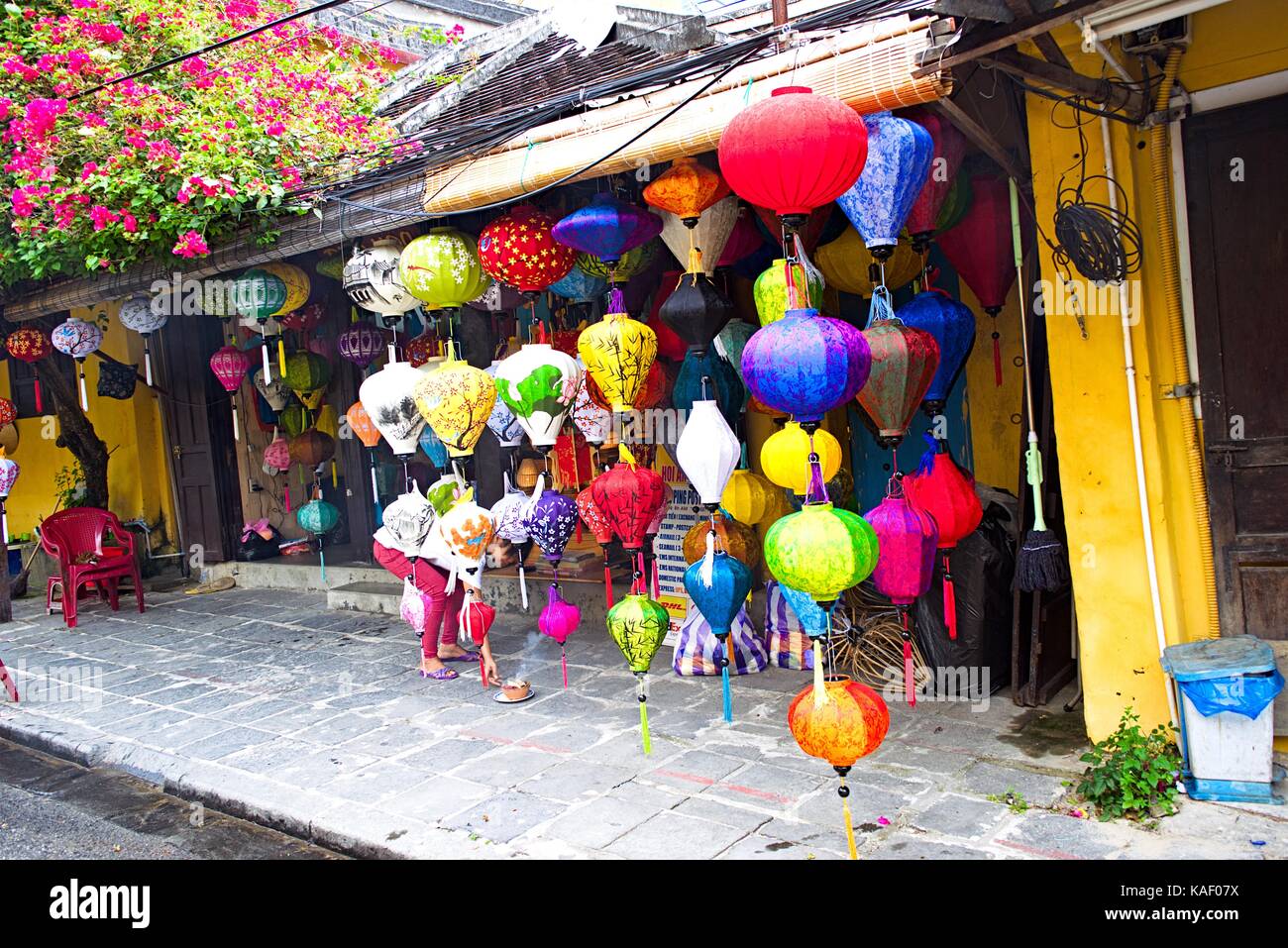 Handcrafted lanterns in ancient town Hoi An, Vietnam Stock Photo - Ala…