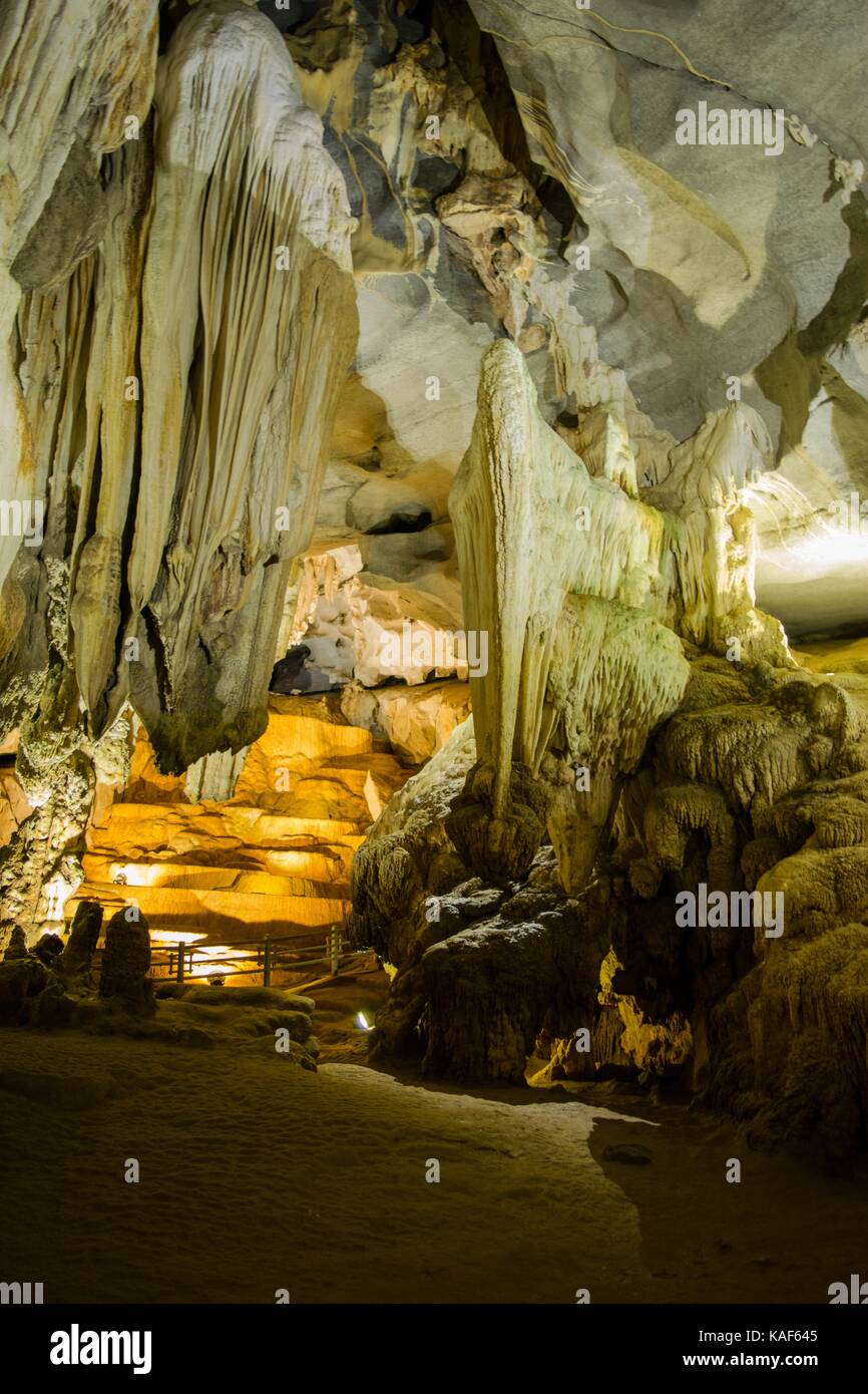 phong-nha-cave-paradise-cave-in-phong-nha-ke-bang-national-park