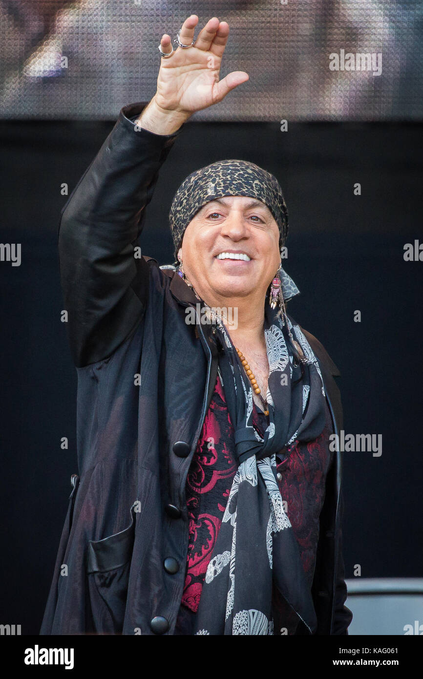 Bruce springsteen steven van zandt hi-res stock photography and images -  Page 3 - Alamy