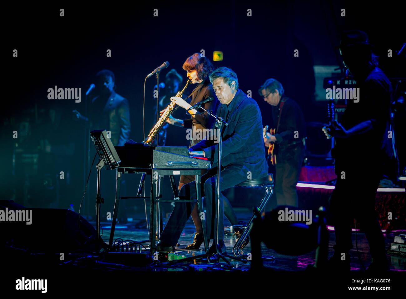Bryan ferry band on stage hi-res stock photography and images - Alamy