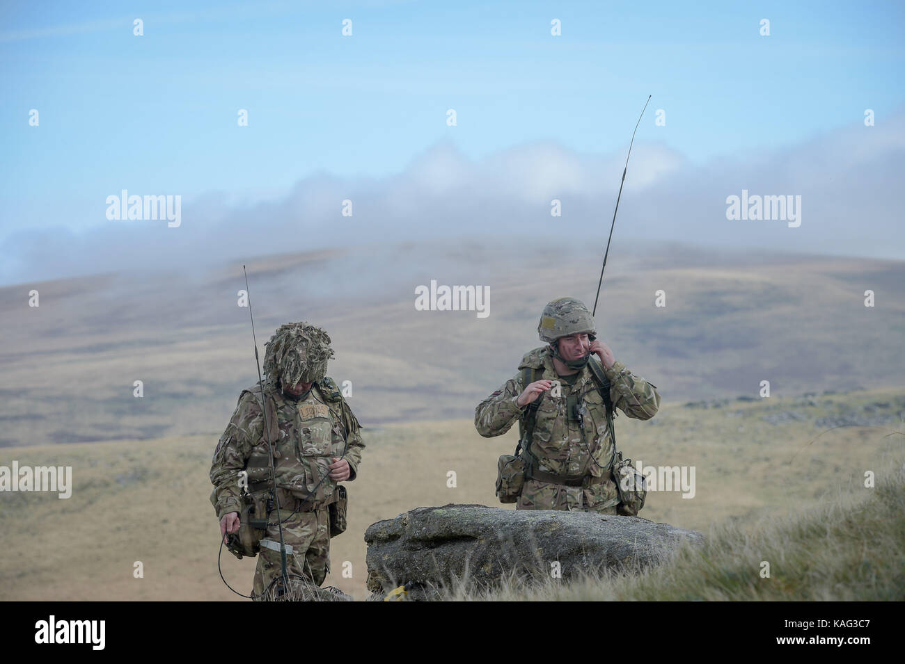 Soldiers from 6 RIFLES wait for orders on the range at Okehampton Camp, Dartmoor, during the 6th Battalion, The Rifles' Annual Deployment Exercise. Stock Photo