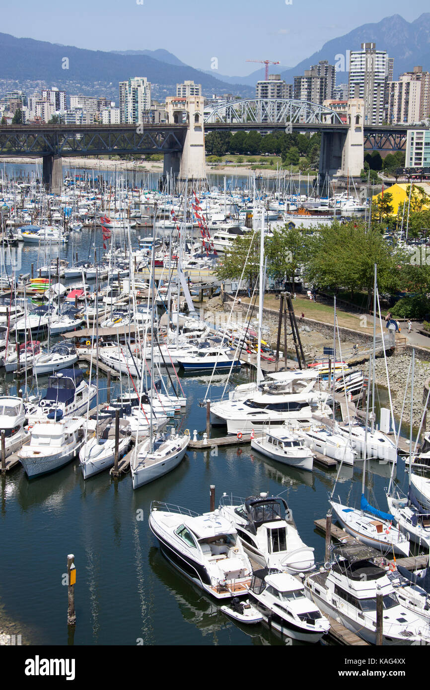 False creek marina burrard bridge hi-res stock photography and images ...