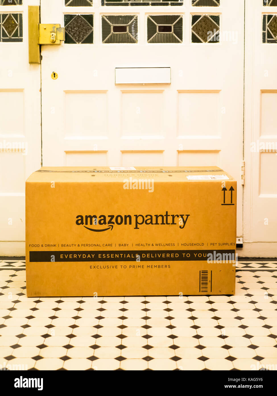 Amazon parcel delivery hires stock photography and images Alamy