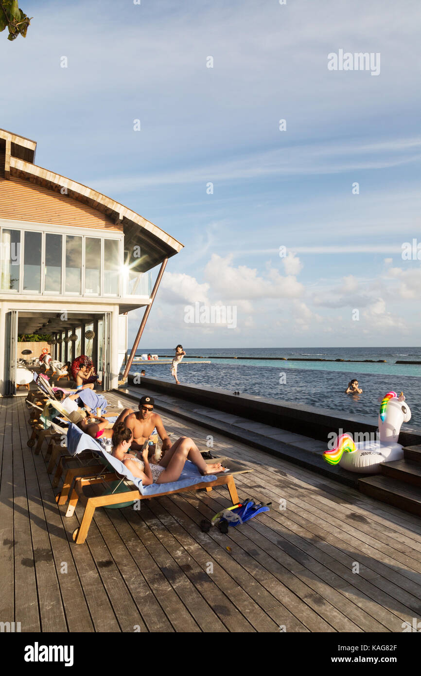 Maldives Resort - people relaxing at a bar, Kuramathji Resort Hotel, Kuramathi island, the Maldives, Asia Stock Photo