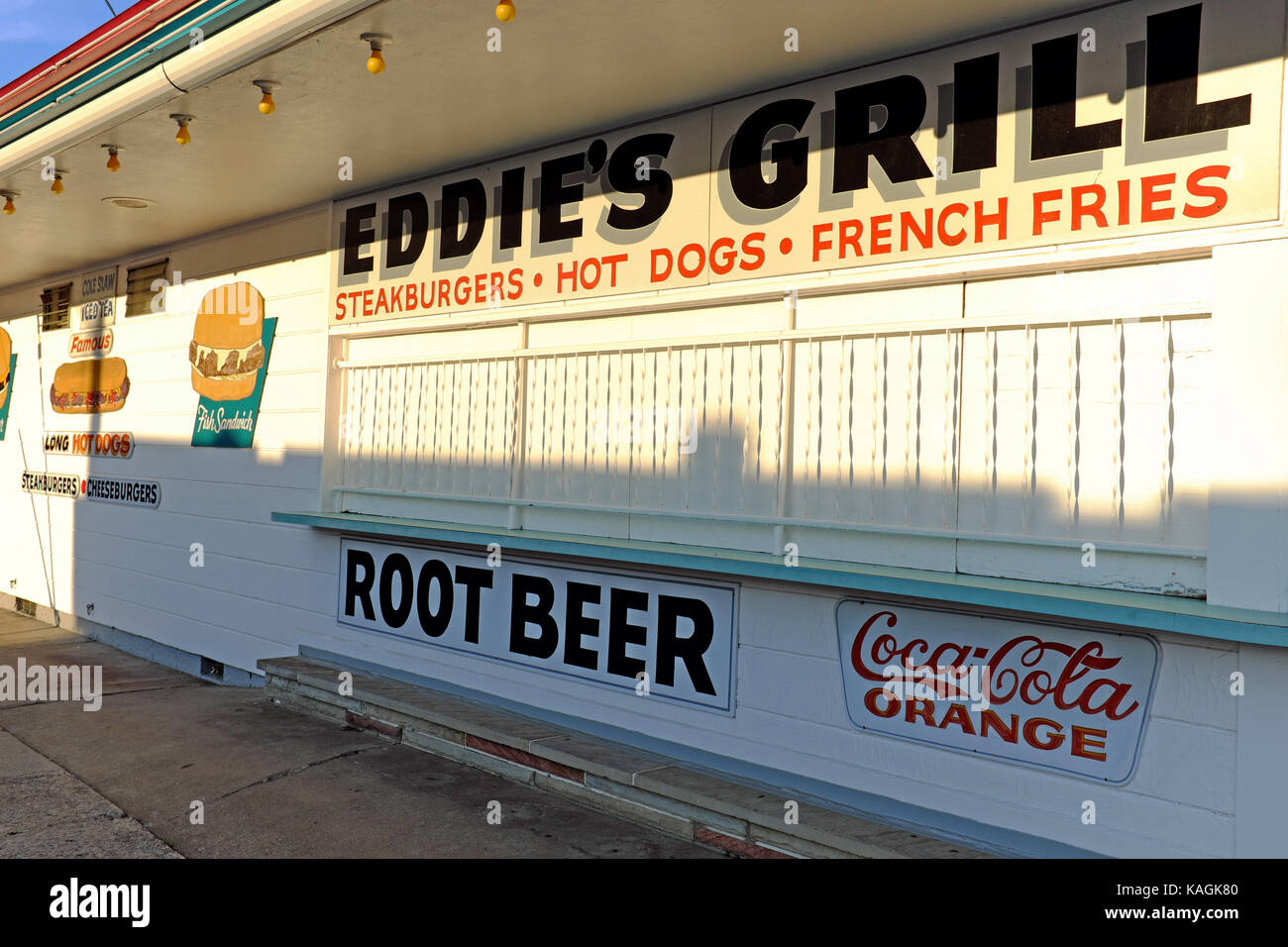 Eddie's Grill has been a fixture of the Geneva-on-the-Lake strip since 1950 attracting diners and summer visitors to Ohio's first summer resort town. Stock Photo