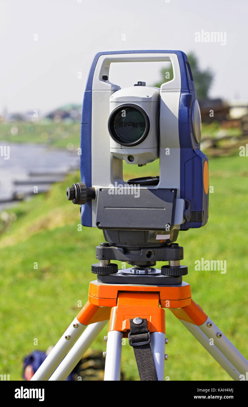 Modern electronic total station, mounted on tripod Stock Photo Alamy