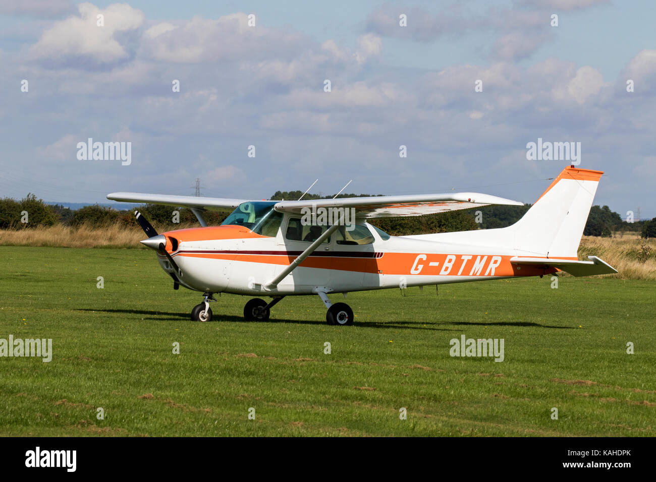 Cessna 172M Skyhawk G-BTMR Stock Photo - Alamy