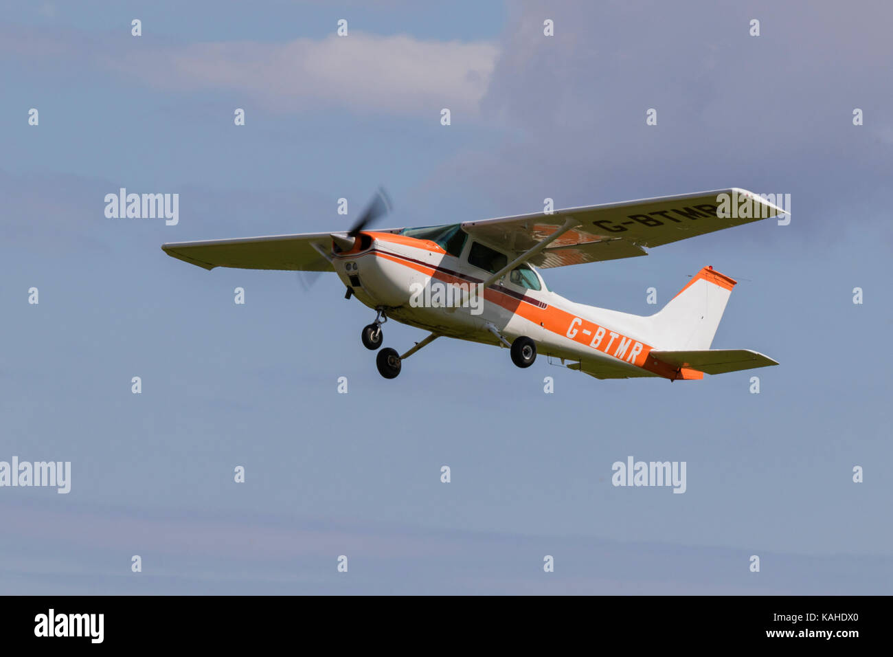 Cessna 172M Skyhawk G-BTMR Stock Photo - Alamy