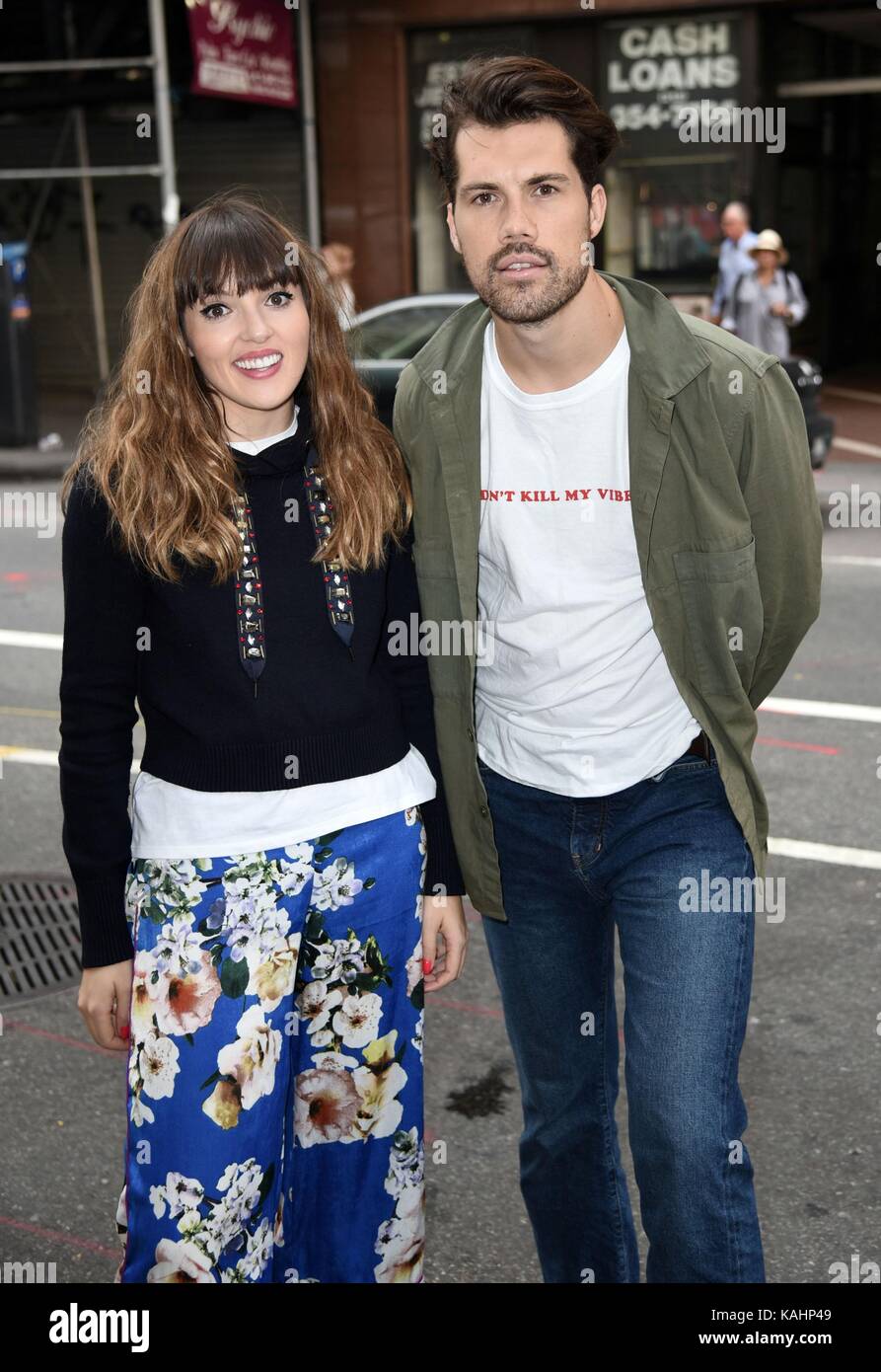 New York, NY, USA. 26th Sep, 2017. Oh Wonder, Josephine Vander Gucht, Anthony West out and about for Celebrity Candids - TUE, New York, NY September 26, 2017. Credit: Derek Storm/Everett Collection/Alamy Live News Stock Photo