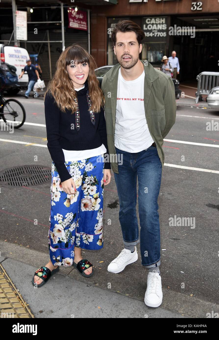 New York, NY, USA. 26th Sep, 2017. Oh Wonder, Josephine Vander Gucht, Anthony West out and about for Celebrity Candids - TUE, New York, NY September 26, 2017. Credit: Derek Storm/Everett Collection/Alamy Live News Stock Photo