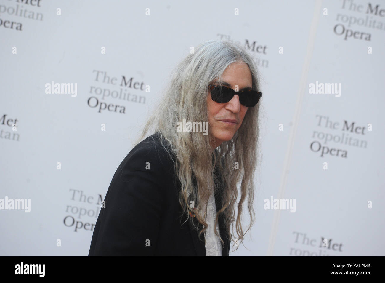 New York, NY, USA. 25th Sep, 2017. Patti Smith attends Metropolitan Opera Opening Night Gala at Lincoln Center on September 25, 2017 in New York City. People: Patti Smith Transmission Ref: MNC1 Must call if interested Michael Storms Storms Media Group Inc. 305-632-3400 - Cell 305-513-5783 - Fax MikeStorm Credit: Aol.Com Www.Storms Media Group.Com/Alamy Live News Stock Photo