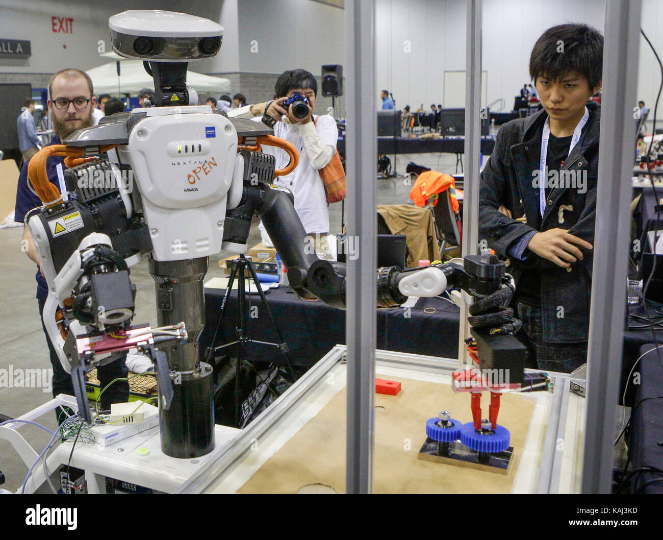 Vancouver, Canada. 26th Sep, 2017. People watch the robotic hands, grasping and manipulation competition at the 30th International Conference on Intelligent Robots and Systems in Vancouver, Canada, Sept. 26, 2017. The five-day conference themed 'Friendly People, Friendly Robots' kicked off on Tuesday, with 54 companies showcasing their latest robotic technology. Credit: Liang Sen/Xinhua/Alamy Live News Stock Photo