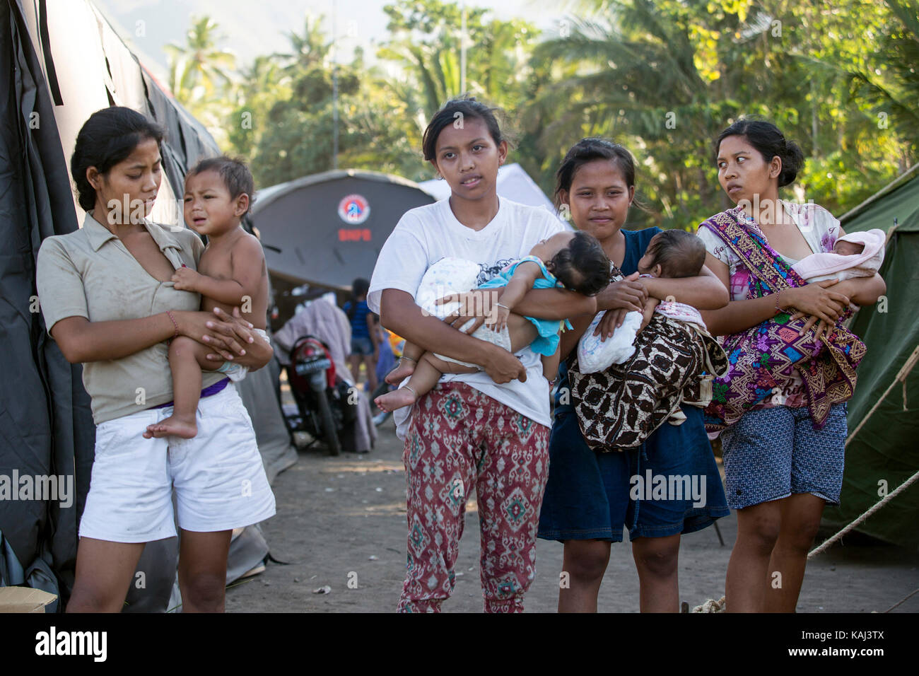 Bali, Indonesia. 26th Sep, 2017. Women hold their babies at a temporary shelter for people who were evacuated from their villages located on the slopes of Mount Agung. Due to its increased volcanic activity, Mount Agung and the surrounding areas are on high alert. Credit: SOPA Images Limited/Alamy Live News Stock Photo