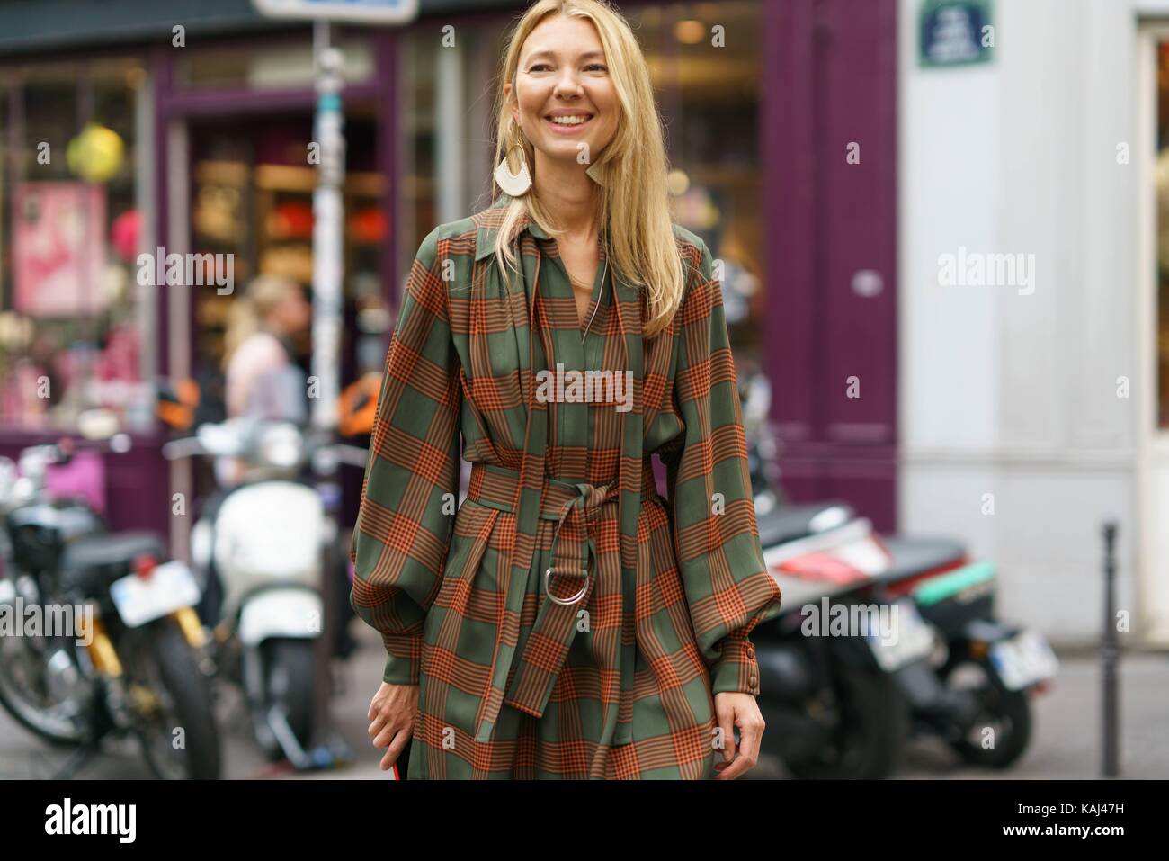 Paris, France. 26th Sep, 2017. Roberta Benteler, Founder of Avenue 32, posing outside of the Koche runway show during Paris Fashion Week - Sept 26, 2017 - Credit: Runway Manhattan/Grace Lunn ***For Editorial Use Only*** | Verwendung weltweit/dpa/Alamy Live News Stock Photo