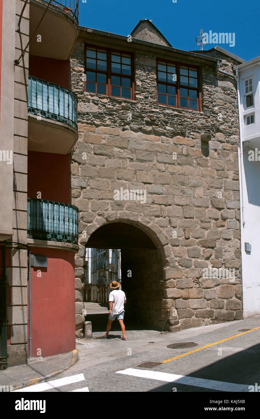 Puerta de la Villa (year 1217), Viveiro, Lugo province, Region of