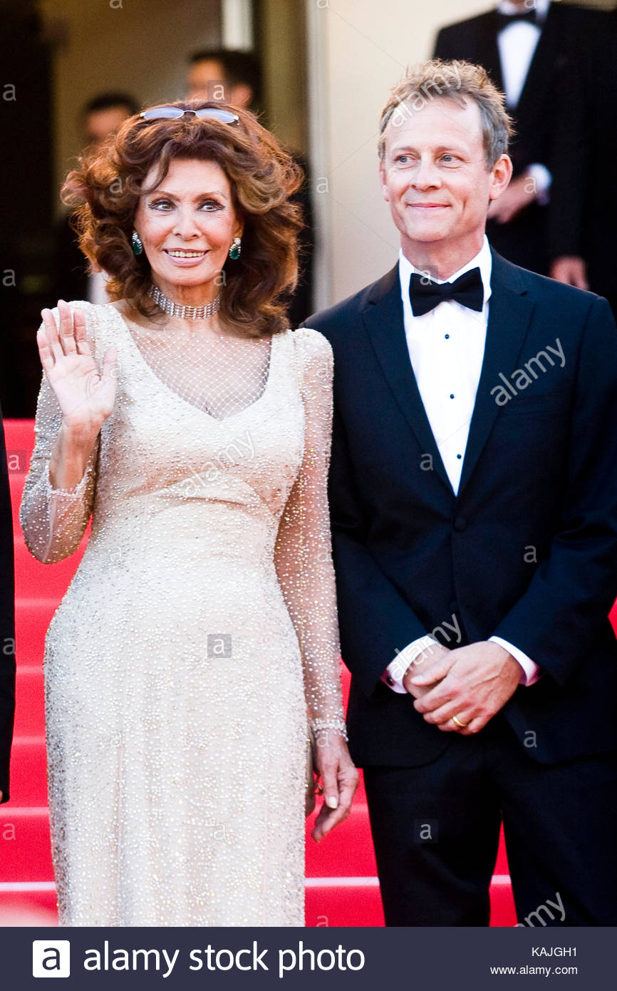 The Cast Of The Film Two Days One Night Pose For P Ographers During The P Oin Cannes The Cast Of The Film Two Days One Night Pose For P Ographers During The P Oin Cannes