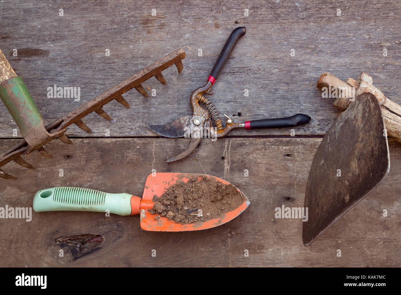 Garden trowels trowel rakes rake hires stock photography and images