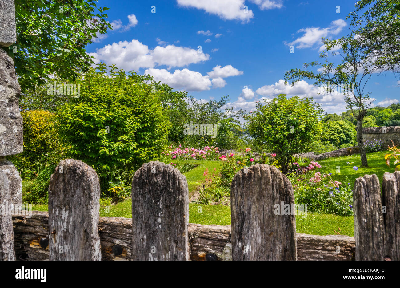 France, Pays de la Loire, Maine-et-Loire department, idyllic garden at Montsoreau in the Loire Valley Stock Photo