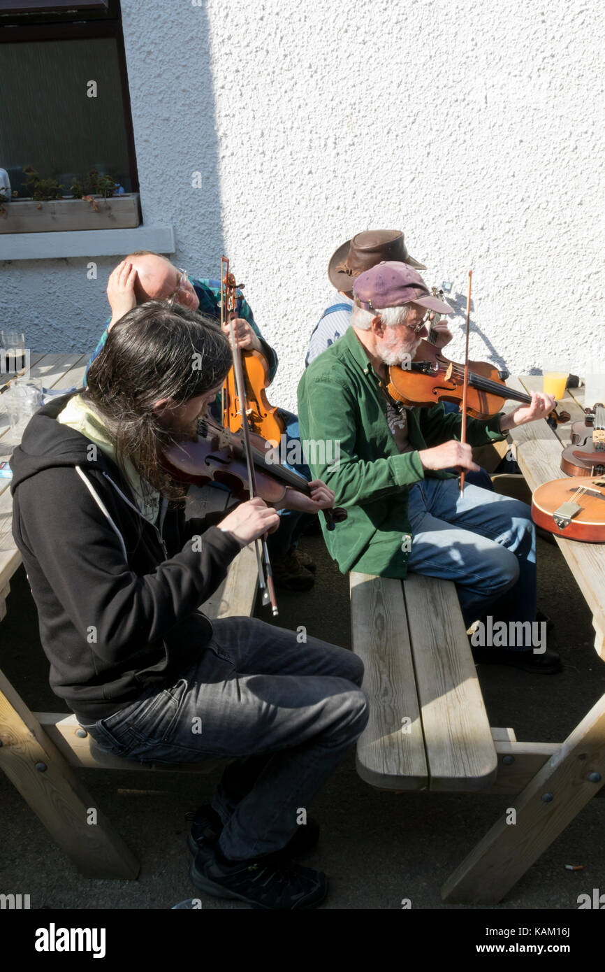 Orkney folk festival fiddle players Stock Photo