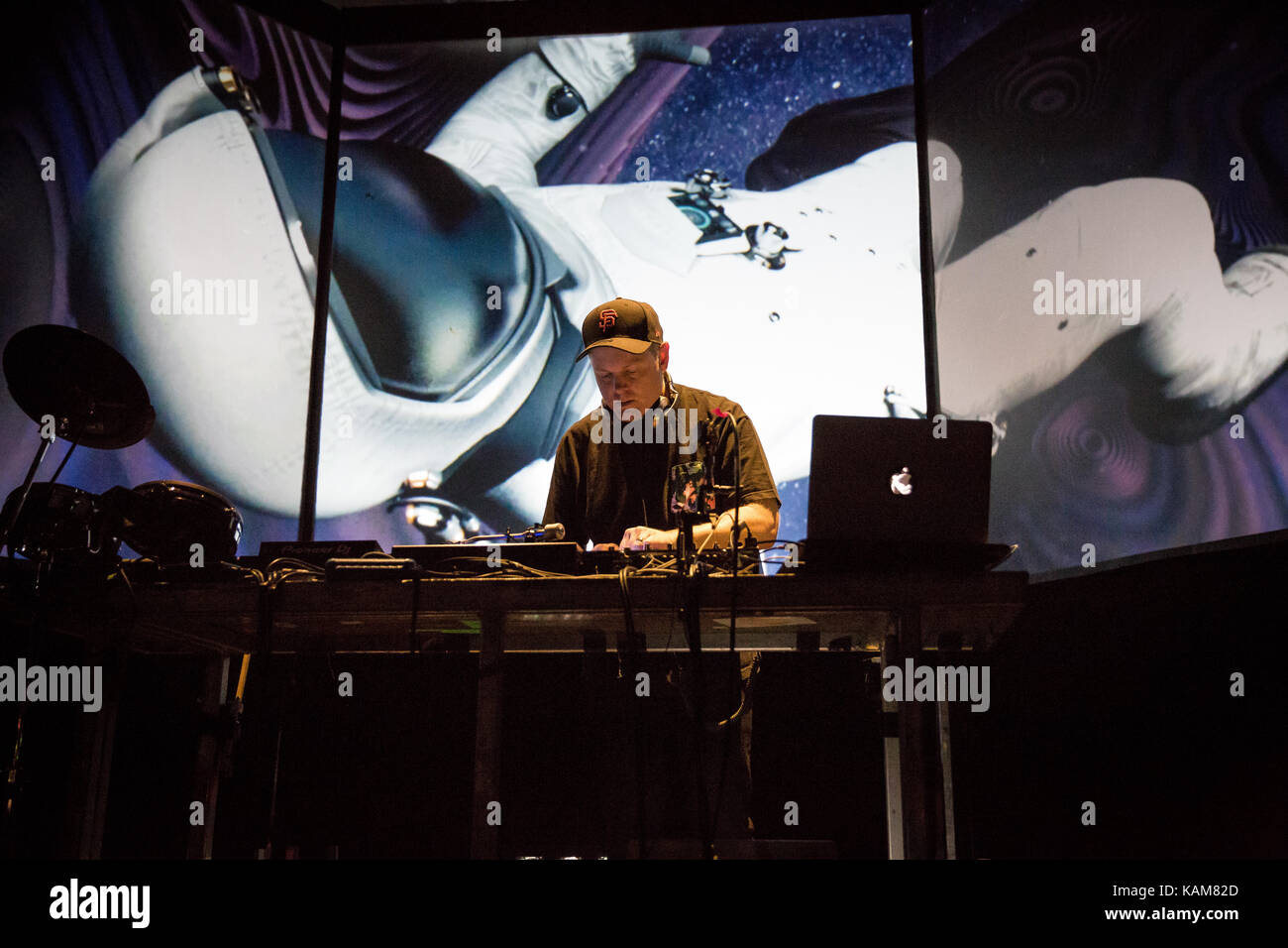 Norway, Oslo – September 14, 2017. The American record producer, DJ and turntablist DJ Shadow performs a live concert at Rockefeller in Oslo. (Photo credit: Gonzales Photo / Tord Litleskare). Stock Photo