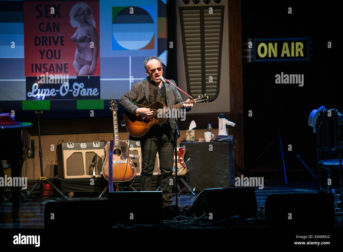 Elvis costello in concert hi-res stock photography and images - Alamy