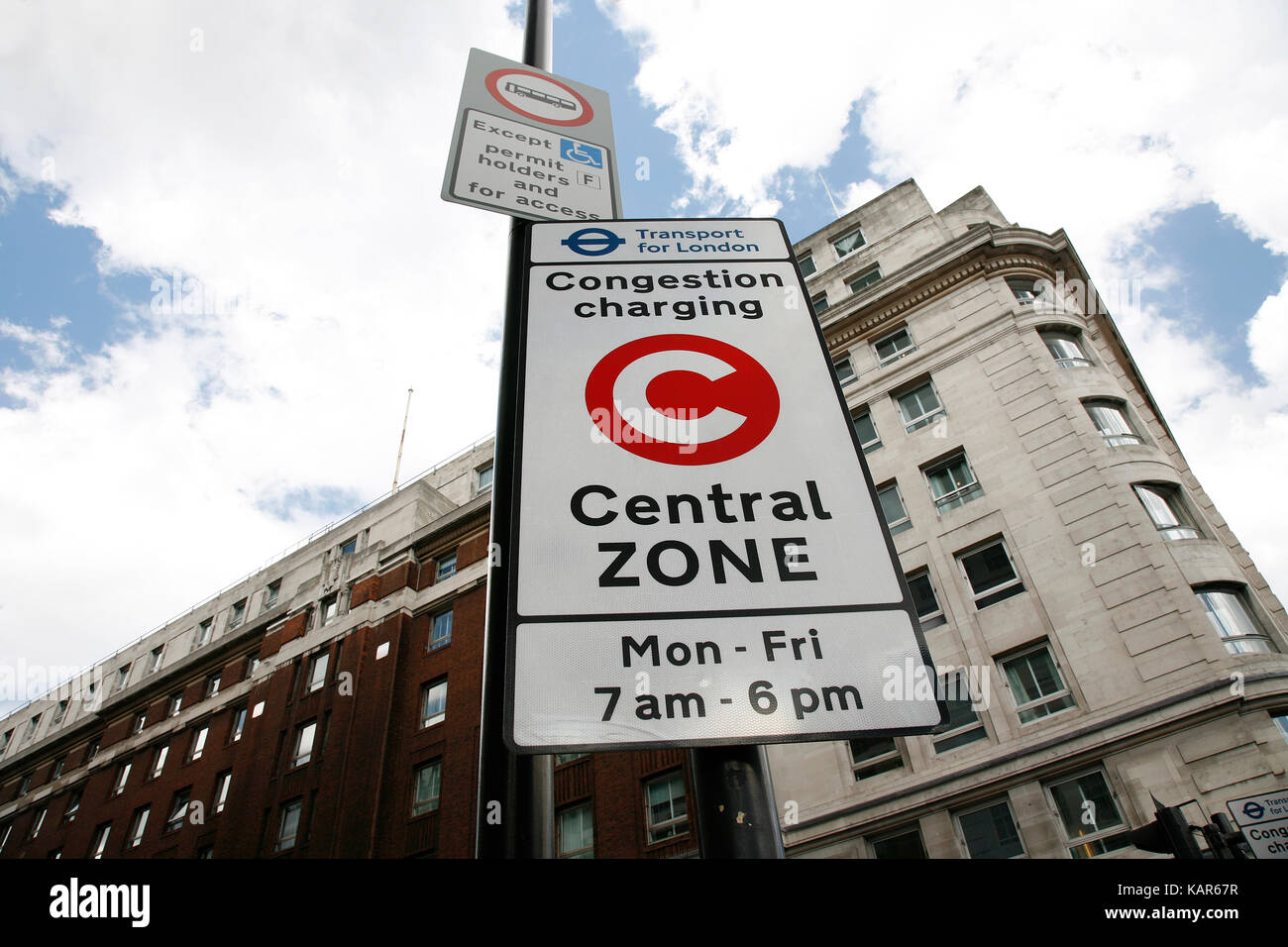 Congestion Charge Zone Sign, introduced 2003 to reduce congestion in central London. The standard charge is 11.50 for each day Monday-Friday only. Stock Photo