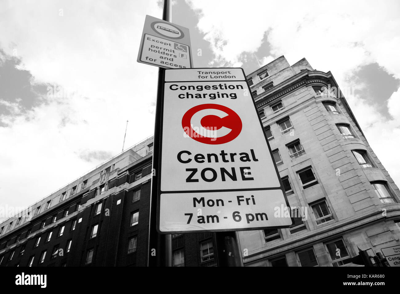 Congestion Charge Zone Sign, introduced 2003 to reduce congestion in central London, The standard charge is £11.50 for each day Monday-Friday only. Stock Photo