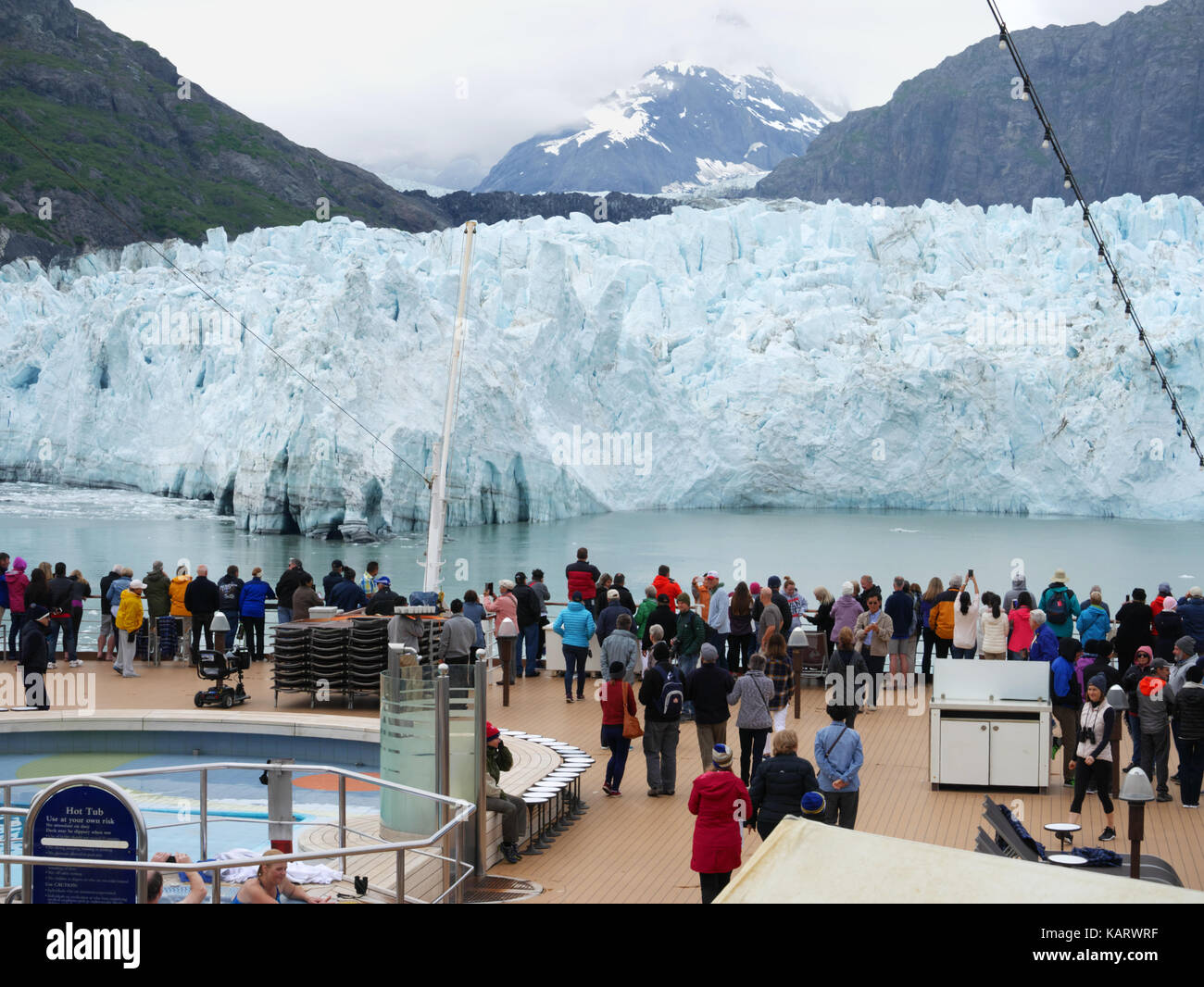 Cruise ship 'Nieuw Amsterdam' in Glacier Bay, Alaska, USA. Stock Photo