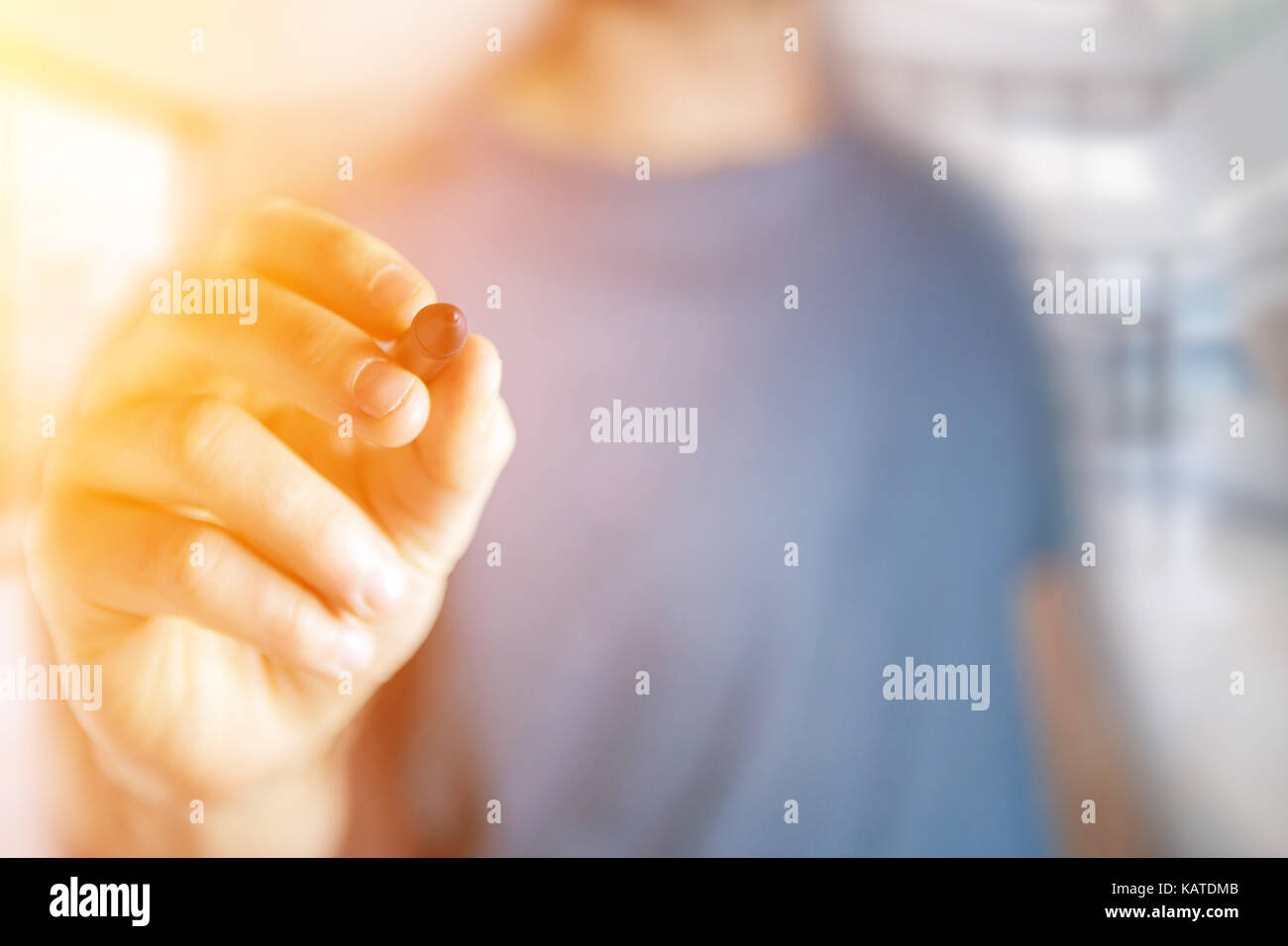 Man with an empty glass hi-res stock photography and images - Alamy