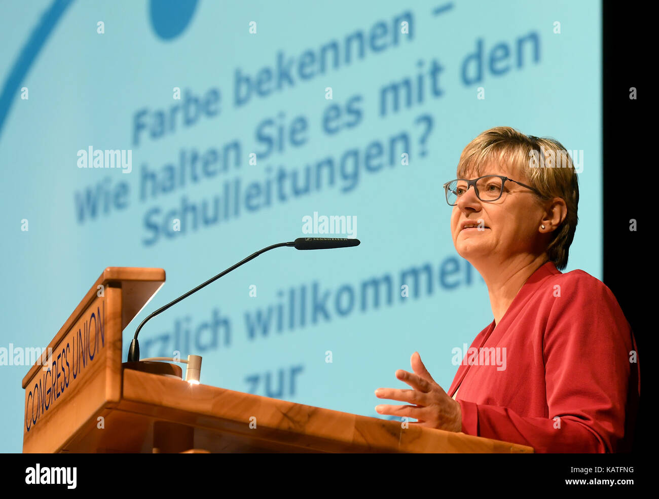 Celle, Germany. 27th Sep, 2017. Lower Saxony's Minister of Education Frauke Heiligenstadt (SPD) speaks at the autumn meeting of the principals' association of Lower Saxony (SLVN) in Celle, Germany, 27 September 2017. Around 350 principals gathered with the motto 'Farbe bekennen - Wie halten Sie es mit den Schulleitungen?' (lit. 'Show your colours - What do you think about the school administration?'). Credit: Holger Hollemann/dpa/Alamy Live News Stock Photo