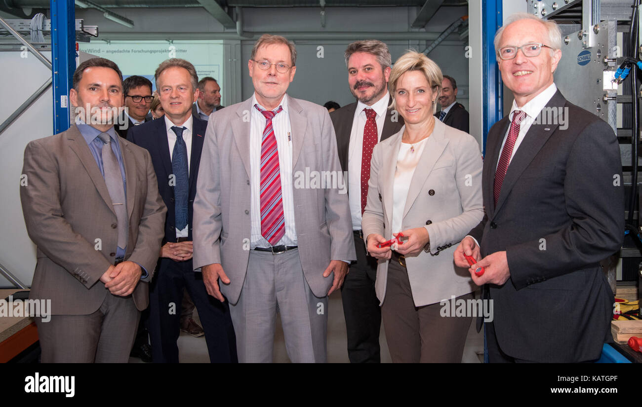 Jens Tuebke (l-r), department director of Applied Electrochemistry at the ICT, Klaus-Peter Schmidt, Vertical Sales at the Siemens AG, Peter Elsner, Institute Director of the ICT, Peter Fischer, project leader of the redox flow battery, the Minister of Economic Affairs in Baden-Wuerttemberg Nicole Hoffmeister-Kraut (CDU) and Kurt Schmalz, managing partner of the Schmalz company, photographed during the official opening of the application center Redoxwind at the Fraunhofer Institute for Chemical Technology ICT in Pfinztal, Germany, 25 September 2017. A 19-million-Euro liquid battery is said to t Stock Photo