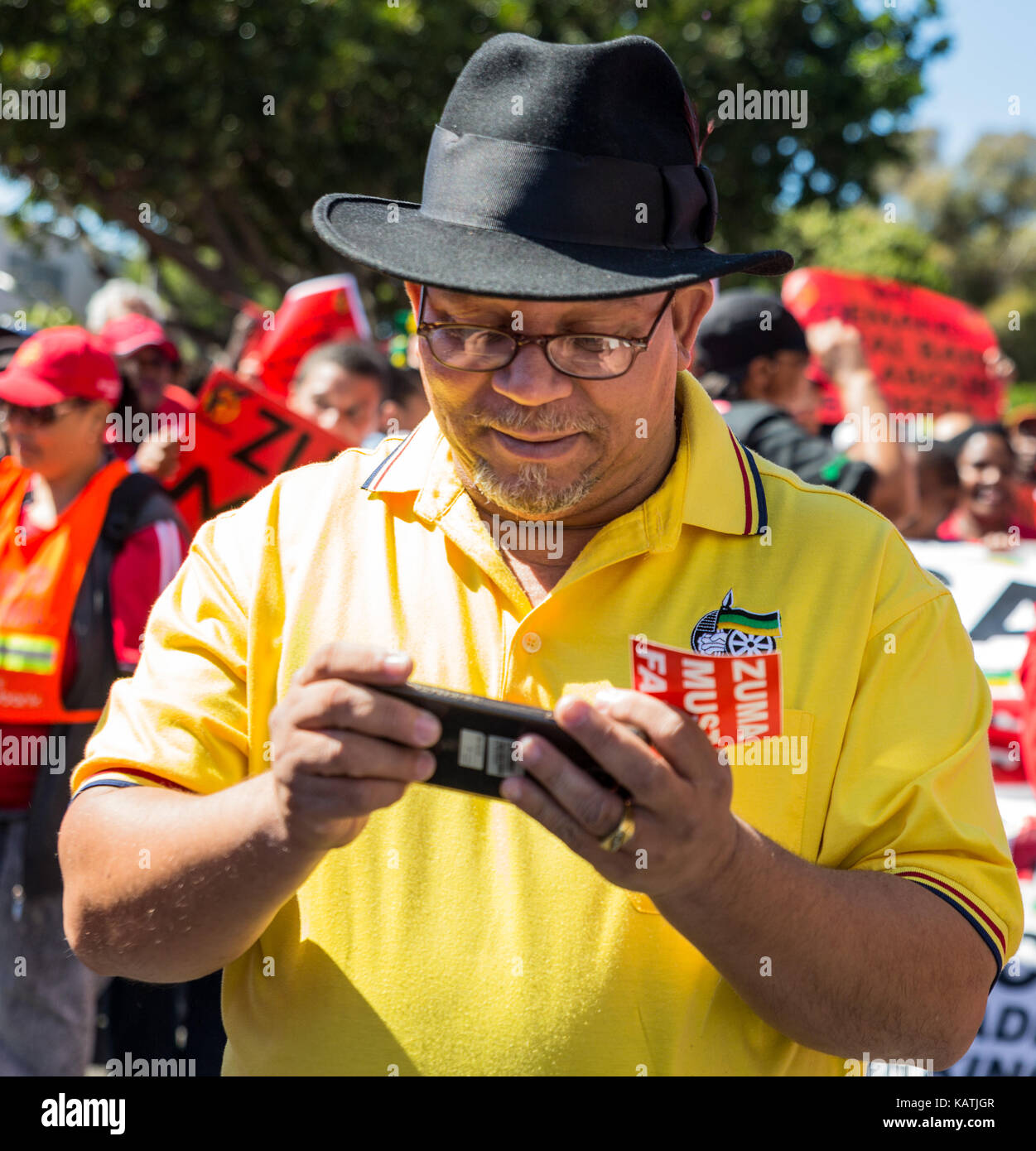 Cape Town, South Africa. 27th Sep, 2017. Cosatu (Confederation of South African Trade Unions) hold a National Strike and march to raise awareness against state capture and corruption. The Trade Union Confederation together with its alliance partner the South African Communist Party marched to Parliament and various other institutions in Cape Town Credit: Mo Bassa/Alamy Live News Stock Photo