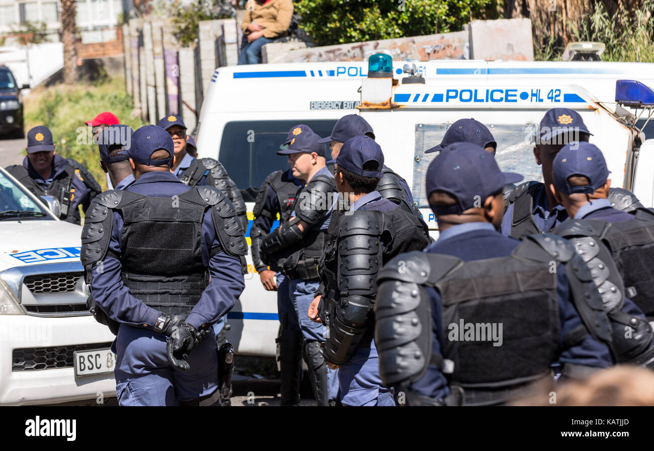 Cape Town, South Africa. 27th Sep, 2017. Cosatu (Confederation of South African Trade Unions) hold a National Strike and march to raise awareness against state capture and corruption. The Trade Union Confederation together with its alliance partner the South African Communist Party marched to Parliament and various other institutions in Cape Town Credit: Mo Bassa/Alamy Live News Stock Photo