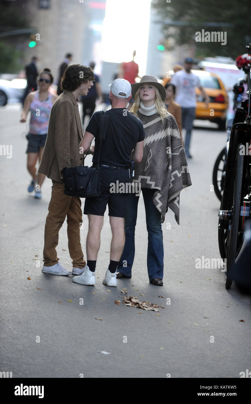 NEW YORK, NY - SEPTEMBER 26: Actress Elle Fanning and Timothée Chalamet are seen filming Woody Allen's United Movie on September 26, 2017 in New York City People: Elle Fanning, Timothee Chalamet Transmission Ref: MNC1 MPI122/MediaPunch Stock Photo