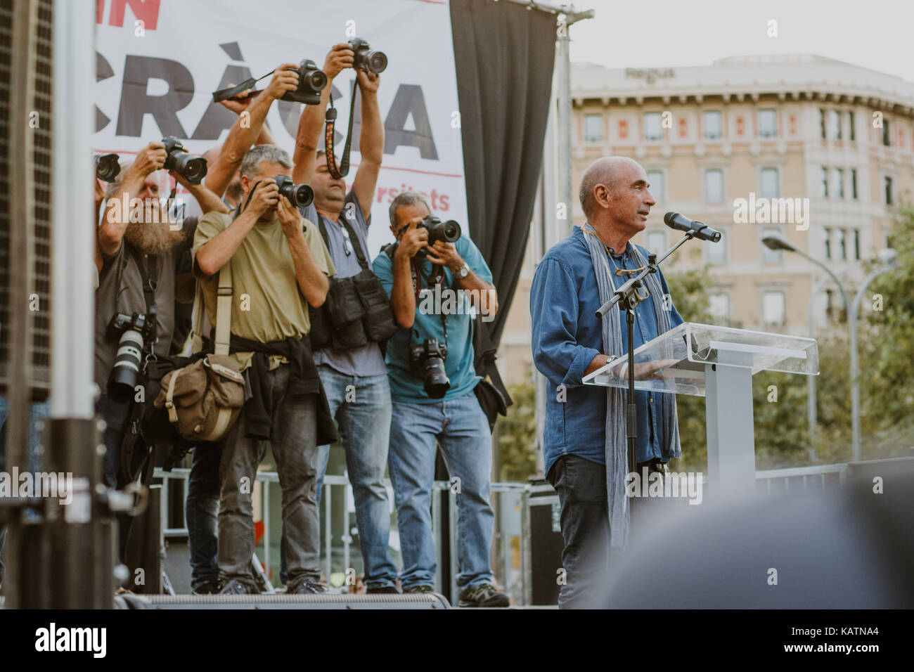 Barcelona, September 27. Central act with different politicians on the referendum of October 1st. Photographs by the singer-songwriter Lluís Llach.  Barcelona, September 27. Credits: Irena Mora Soler. Stock Photo